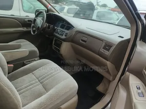 Toyota Sienna LE 2003 Gold