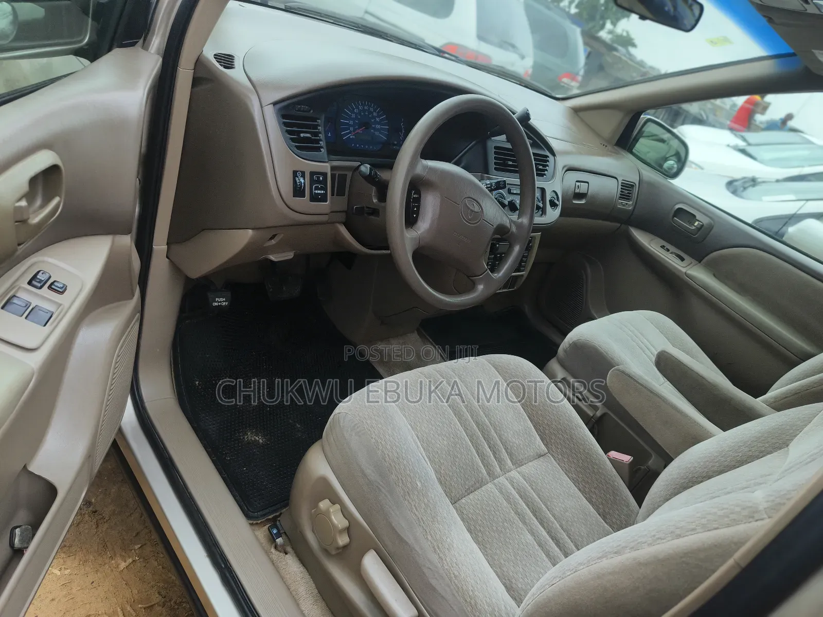 Toyota Sienna LE 2003 Gold