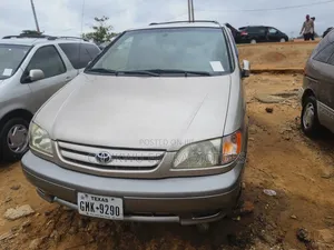 Toyota Sienna LE 2003 Gold