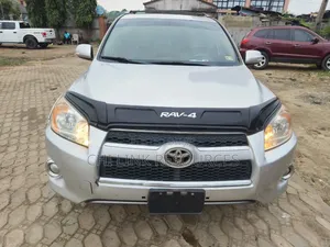 Toyota RAV4 2011 Silver