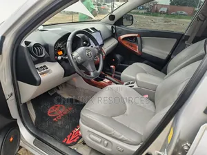 Toyota RAV4 2011 Silver