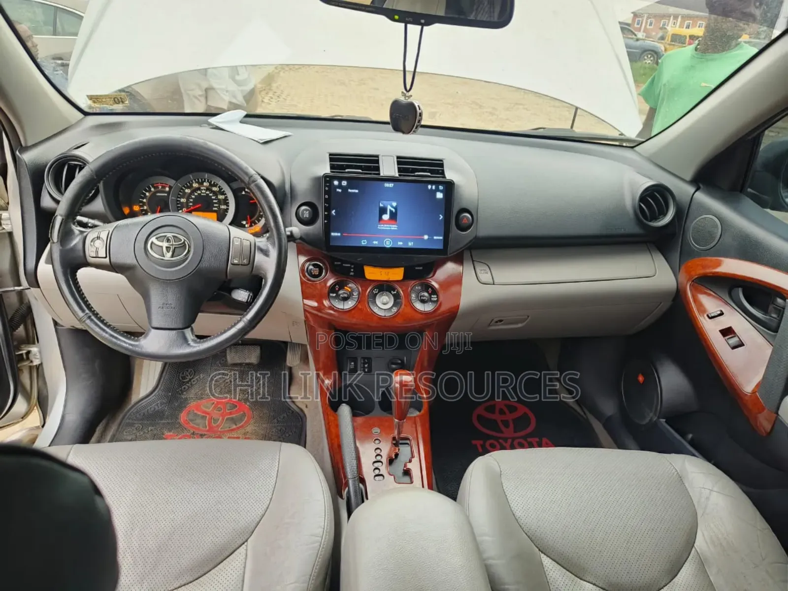 Toyota RAV4 2011 Silver