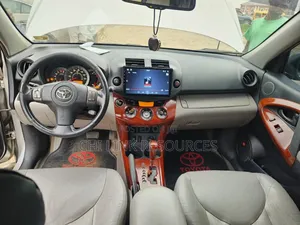 Toyota RAV4 2011 Silver