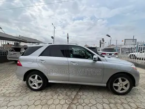 Mercedes-Benz M Class ML350 4MATIC 4dr SUV AWD (3.5L 6cyl 7A) 2014