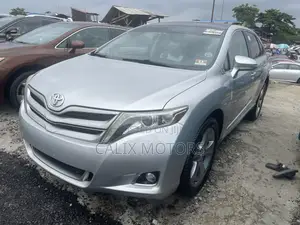 Photo - Toyota Venza 2014 Silver