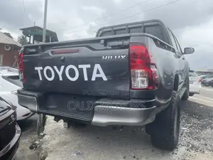 Toyota Hilux 2022 Gray