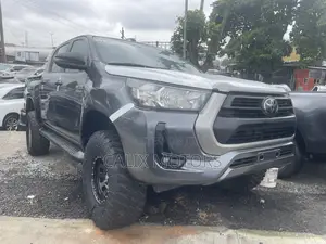 Toyota Hilux 2022 Gray