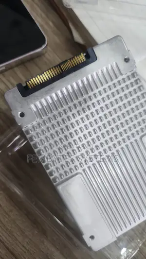 7.68tb Intel SSD D5-P4420 Series DC Nvme U.2 2.5" Ssdpenu076