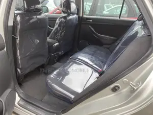 Toyota Avensis 1.8 Combi 2005 Silver