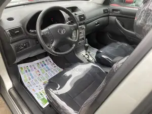 Toyota Avensis 1.8 Combi 2005 Silver