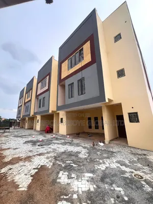 4bdrm Townhouse/Terrace in Lifecamp for Sale