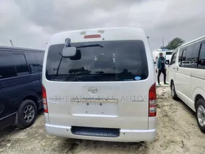 Toyota HiAce 2012 Silver