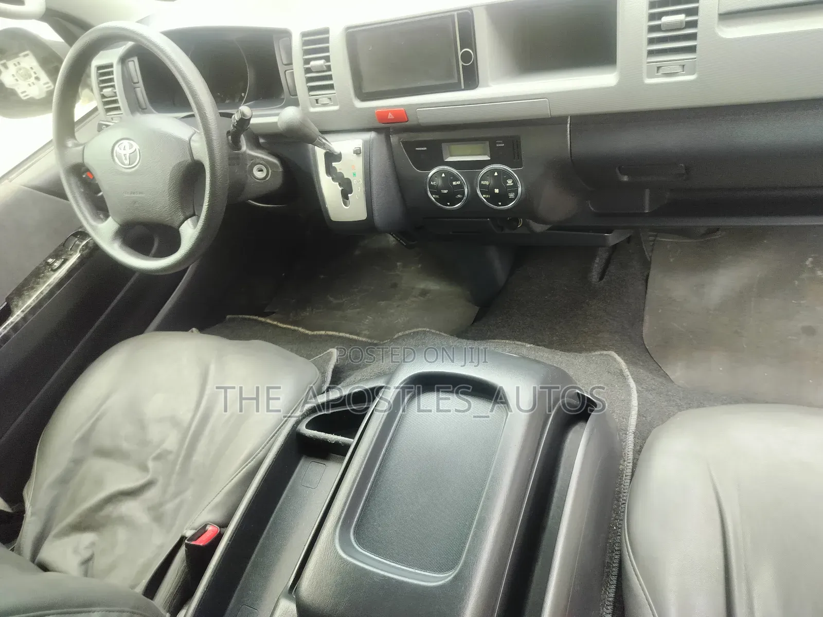 Toyota HiAce 2012 Silver