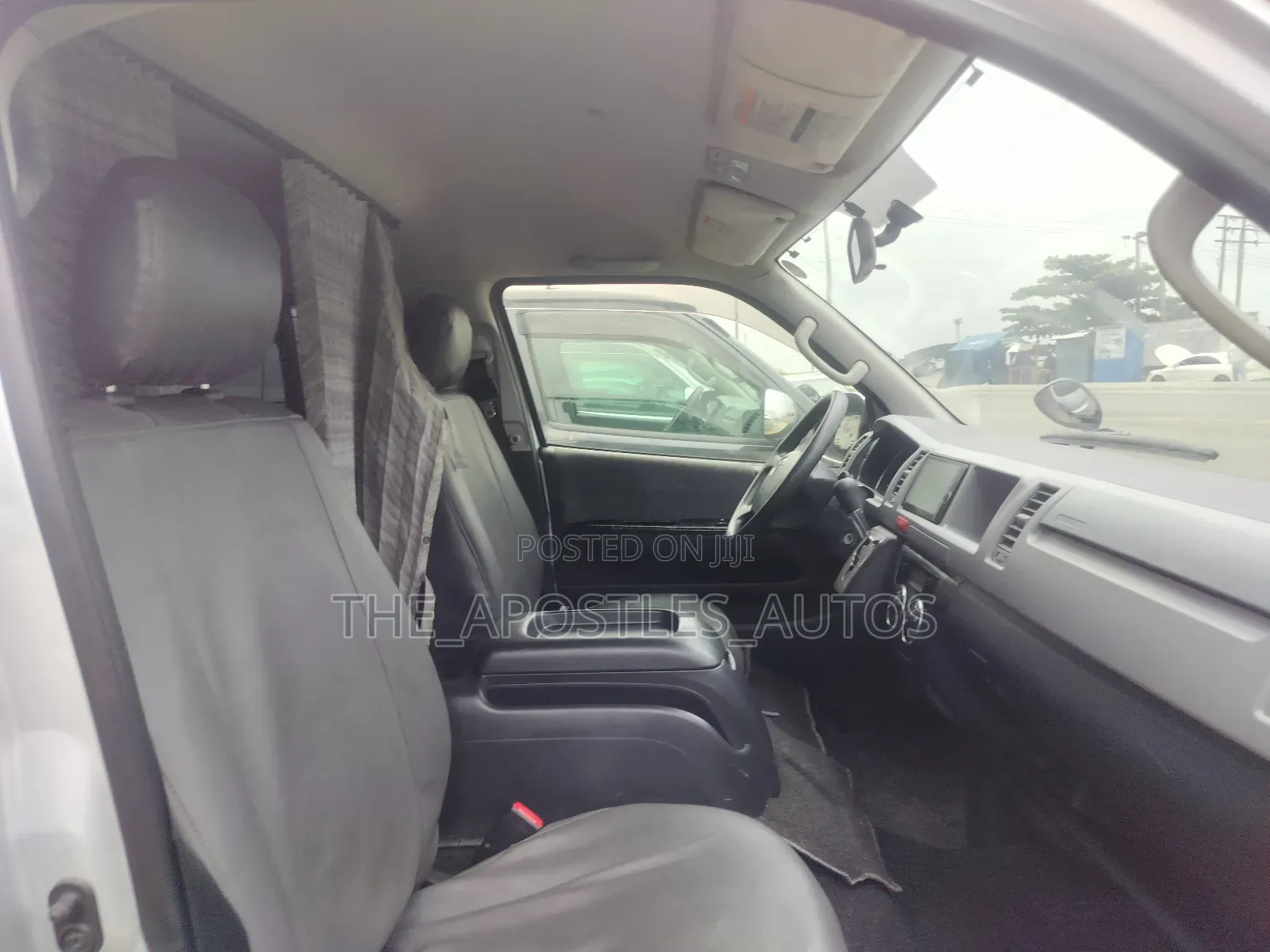 Toyota HiAce 2012 Silver