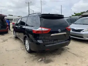 Toyota Sienna 2017 Black