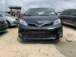 Toyota Sienna 2017 Black