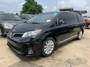 Toyota Sienna 2017 Black
