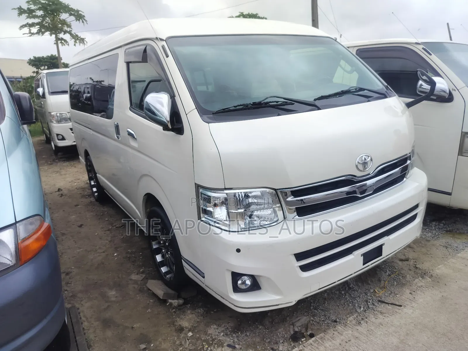 Toyota HiAce 2016 White