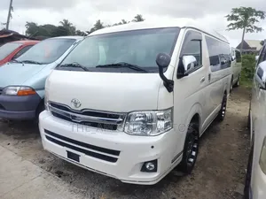 Toyota HiAce 2016 White