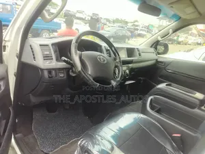 Toyota HiAce 2016 White