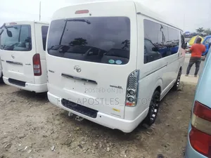 Toyota HiAce 2016 White