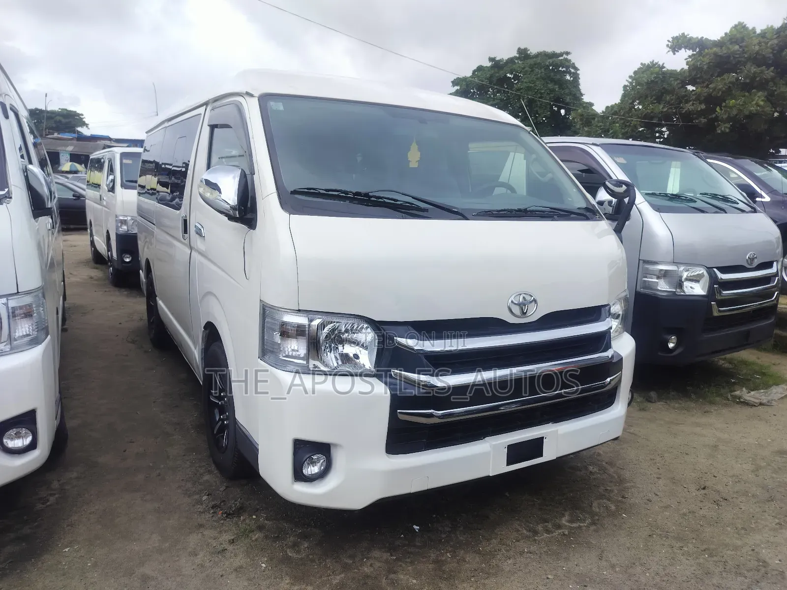Toyota HiAce 2017 White