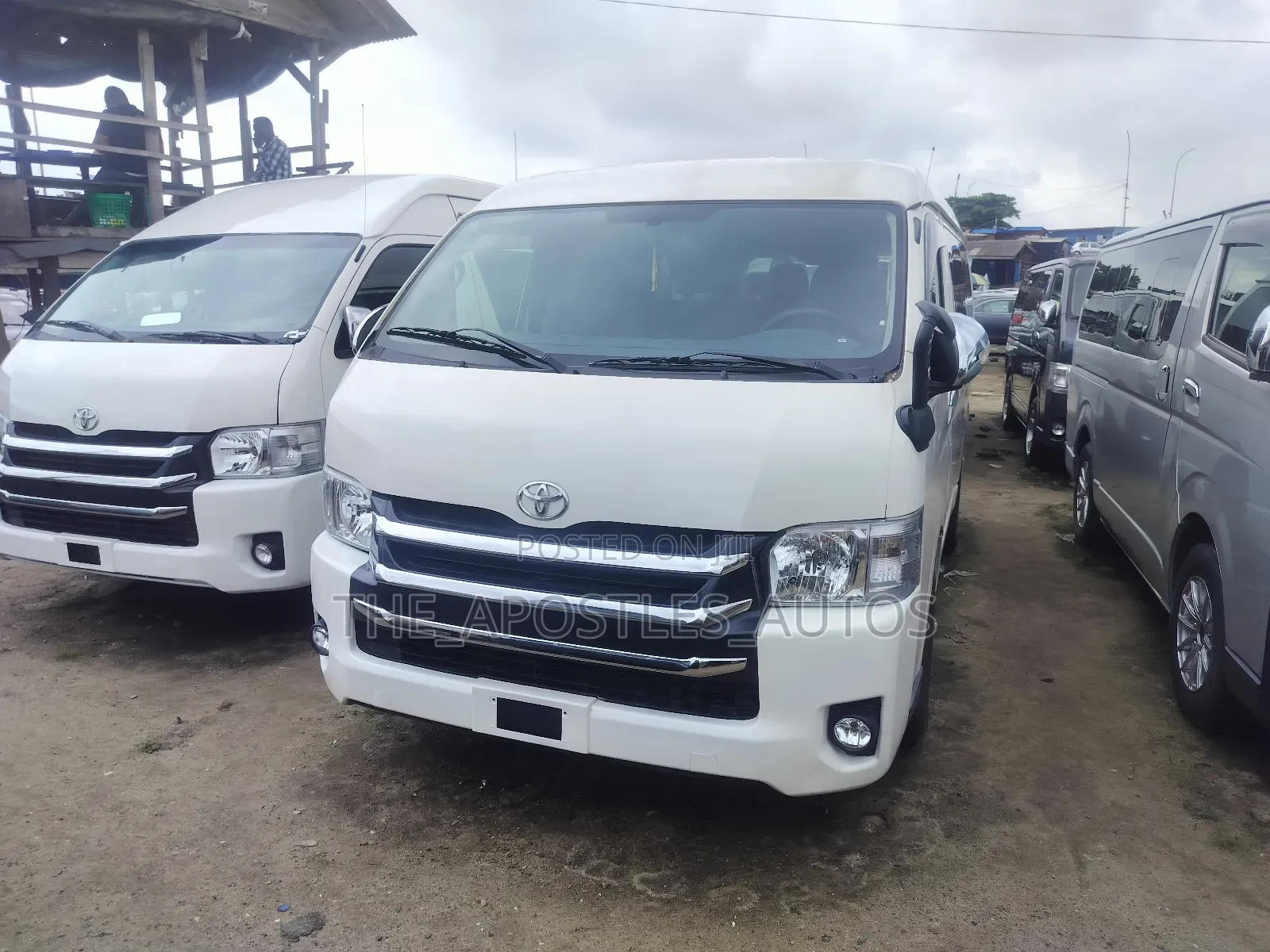 Toyota HiAce 2017 White
