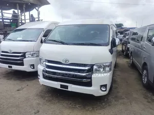 Toyota HiAce 2017 White