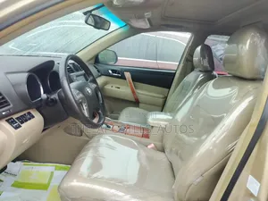 Toyota Highlander Limited 2010 Gold