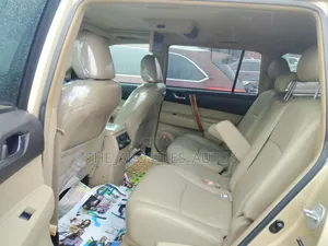 Toyota Highlander Limited 2010 Gold