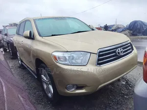 Toyota Highlander Limited 2010 Gold