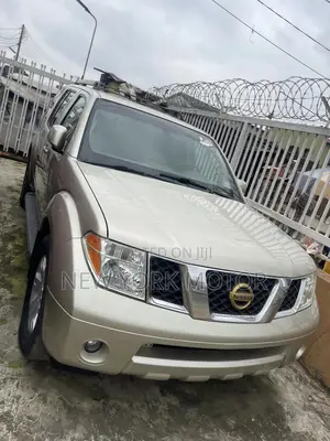 Nissan Pathfinder 2005 Gold