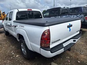 Toyota Tacoma 2015 White