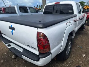 Toyota Tacoma 2015 White