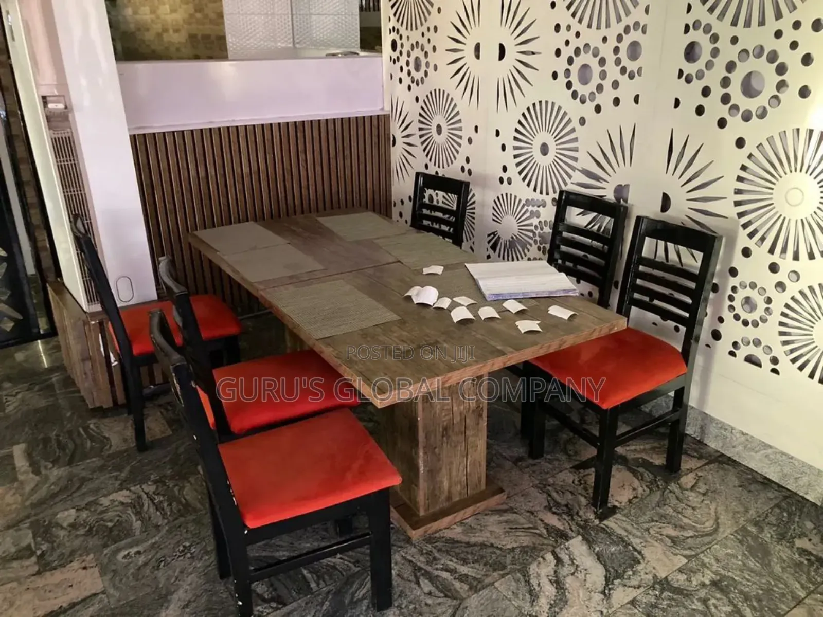 6 Seaters Beautiful Luxury Dining Set