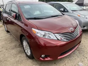 Toyota Sienna XLE 7 Passenger Mobility 2011 Red