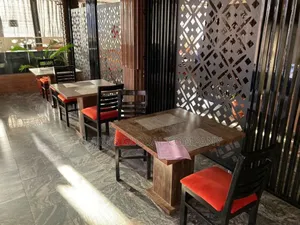 6 Seaters Beautiful Luxury Dining Set