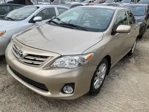 Toyota Corolla 2010 Gold