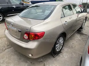 Toyota Corolla 2010 Gold