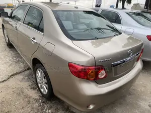 Toyota Corolla 2010 Gold