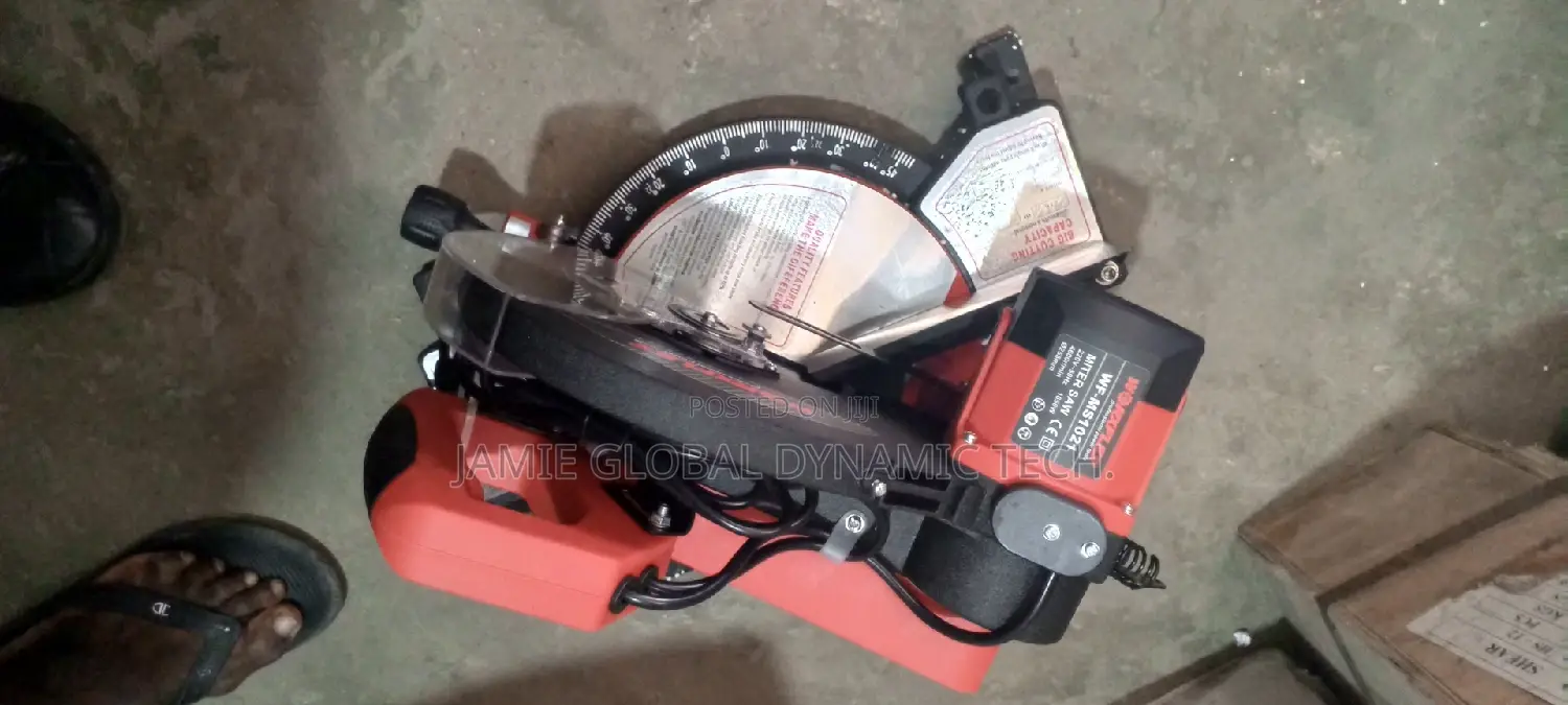 Miter Saw Machine