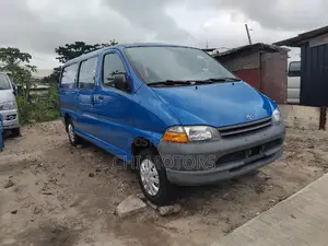 Toyota HiAce 2005 Blue
