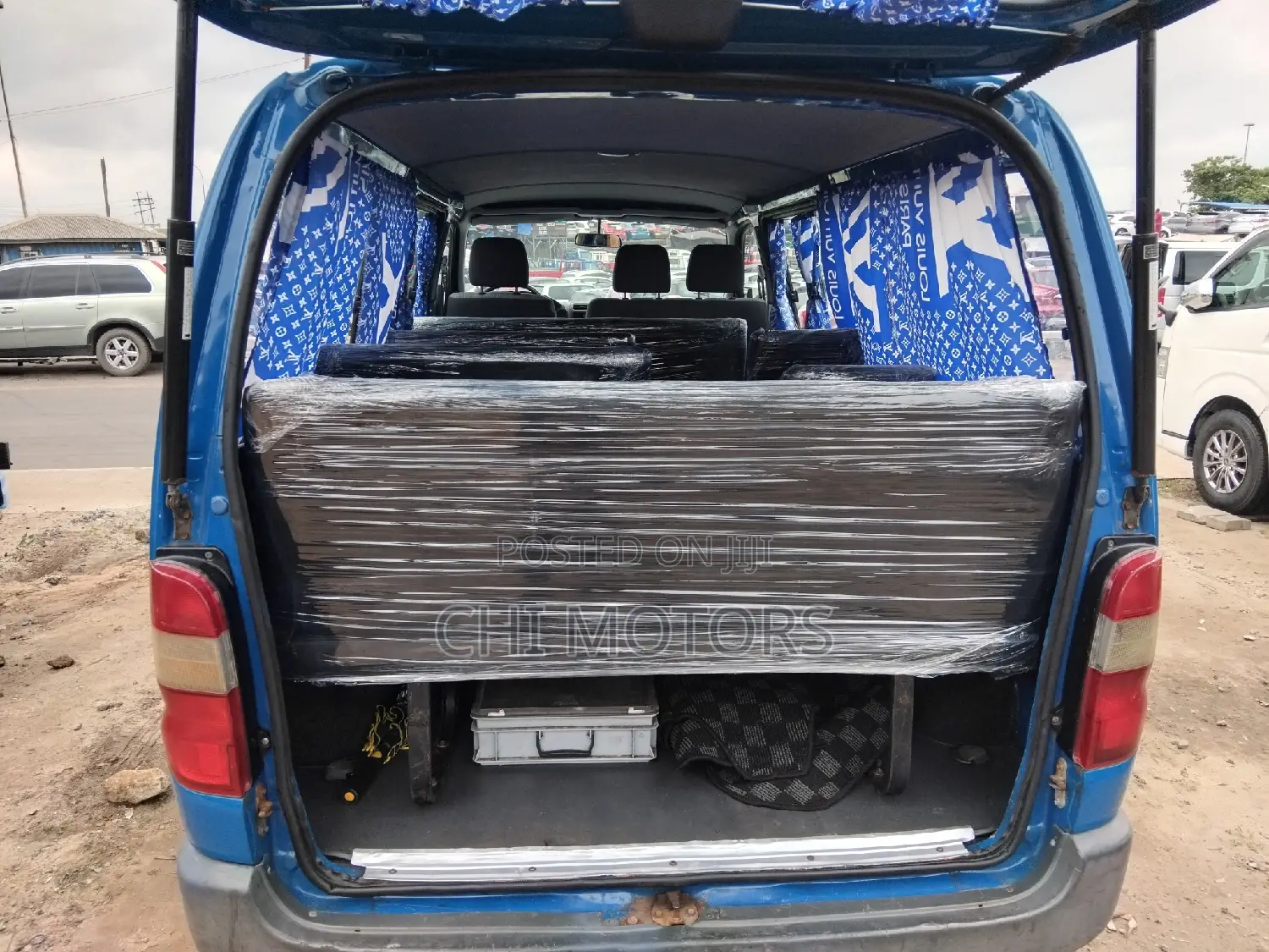 Toyota HiAce 2005 Blue
