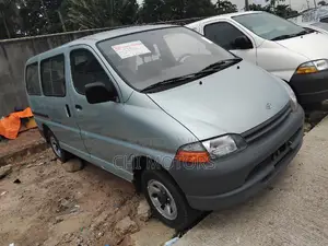 Toyota HiAce 2002 Grey