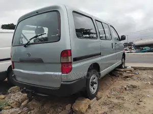 Toyota HiAce 2002 Grey