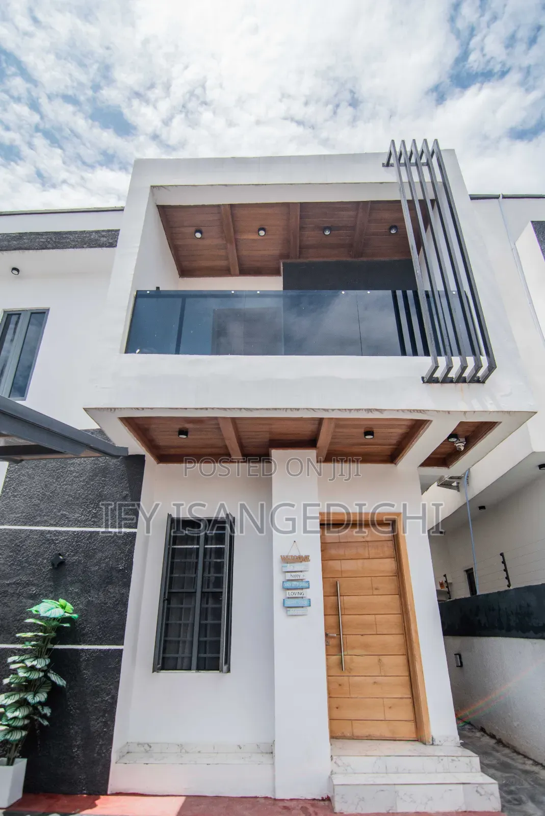 Luxury Fully Detached 4 Bedroom Duplex