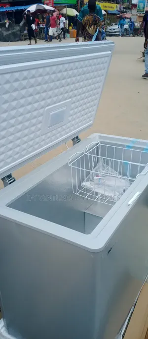200 Litres Skyrun Chest Freezer, Super Cooling, Silver Color