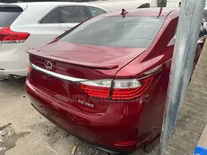 Lexus ES 2015 Red