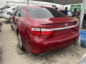 Lexus ES 2015 Red