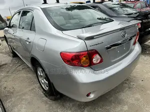 Toyota Corolla 2010 Silver